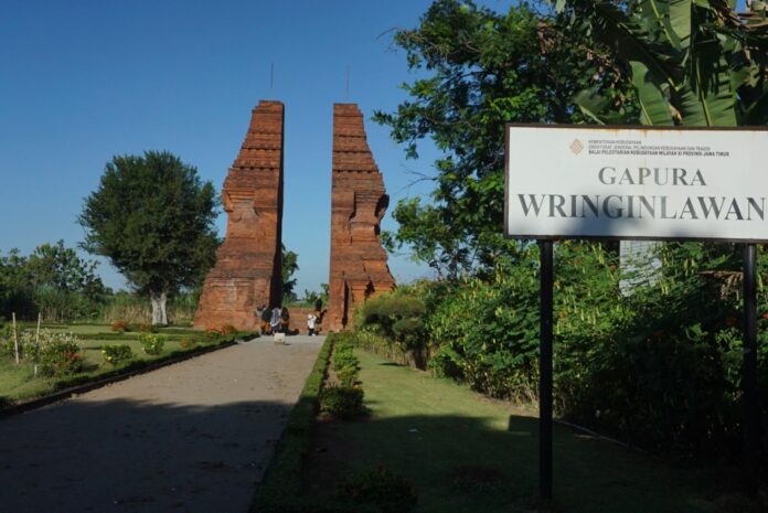 Gapura Wringin Lawang di sore hari. IM.com/Karimatul Maslahah/