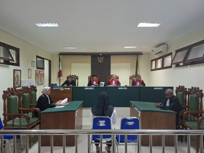 Sidang ibu bunuh bayi kandungnya sendiri di PN Jombang, Selasa (5/8/2025). IM.com/Karimatul Maslahah/