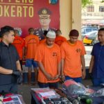 Kasatreskrim Polres Mojokerto, AKP Fauzy Pratama saat memberikan keterangan./bongkah.id/Karimatul Maslahah/