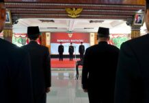 Bupati Mojokerto Muhammad Albarraa saat pelantikan pejabat di pendopo Kabupaten Mojokerto, Rabu (27/8/2025).. IM.com/Karimatul Maslahah/