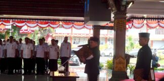 Bupati Mojokerto Muhammad Al Barra memimpin pelantikan 16 pejabat di pendapa GPM Mojokerto, Rabu (27/8/2025). IM.comKarimatul Maslahah/