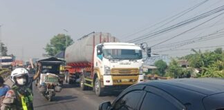 petugas kepolisian saat melakukan olah TKP. IM.com/Karimatul Maslahah/