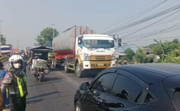 petugas kepolisian saat melakukan olah TKP. IM.com/Karimatul Maslahah/