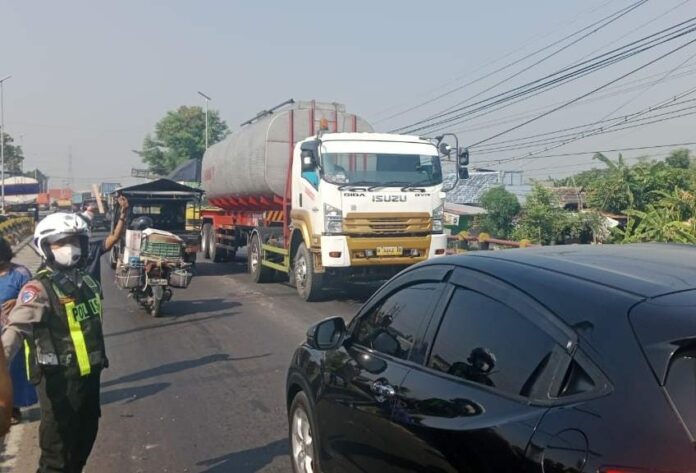 petugas kepolisian saat melakukan olah TKP. IM.com/Karimatul Maslahah/
