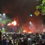 Aksi anarkis terjadi di Gedung Grahadi Surabaya, dibakar massa dan dijarah. Istimewa