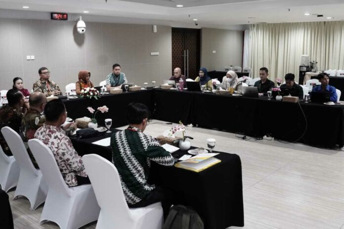 Wali Kota beserta Jajaran pejabat Pemkot Mojokerto dan DPRD Kota Mojokerto mengikuti Rakor tata kelola pemerintahan daerah yang digelar Komisi Pemberantasan Korupsi (KPK) RI di Gedung Merah Putih, Jakarta, Kamis (14/8/2025). (Foto: Doc. Diskominfo Kota Mojokerto).