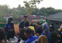 Tim forensik usai menemukan tulang kecil dari dalam gundukan tanah. IM com/Karimatul Maslahah/