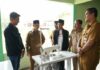 Penyerahan 3 unit mesin jahit dari pemkab Mojokerto./im.com/istimewa