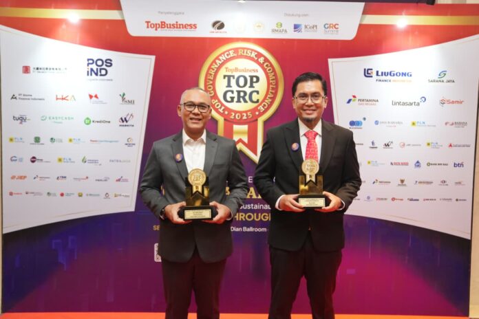 Direktur Utama PGN Arief Kurnia Risdianto (kiri) dan Direktur Manajemen Risiko PGN Eri Surya Kelana (kanan)