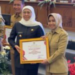 Wali Kota Mojokerto Ika Puspitasari Raih Penghargaan Pembina Siskamling Terbaik V Jatim 2025
