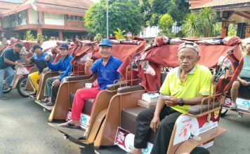 100 Tukang Becak Mojokerto Dapat Becak Listrik dari Presiden Prabowo