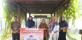 Wali Kota Mojokerto Serahkan Hadiah Bagi Pemenang Mojo Shop Fest 2025
