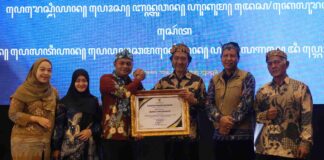 Bupati Mojokerto Raih Penghargaan Menkum atas Pembentukan Pos Bantuan Hukum di Seluruh Desa dan Kelurahan 