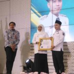 Bupati Mojokerto Raih Penghargaan OPOP, Perkuat Kemandirian Ekonomi Pesantren 