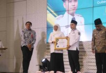 Bupati Mojokerto Raih Penghargaan OPOP, Perkuat Kemandirian Ekonomi Pesantren 