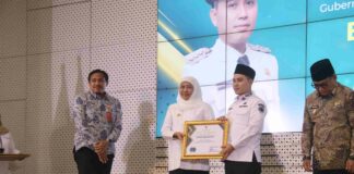 Bupati Mojokerto Raih Penghargaan OPOP, Perkuat Kemandirian Ekonomi Pesantren 