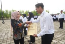 Wali Kota Mojokerto Serahkan 1.119 SK PPPK Paruh Waktu