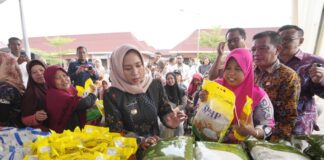 Tinjau Gerakan Pangan Murah, Wali Kota Mojokerto Pastikan Harga Stabil Jelang Nataru
