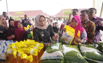 Tinjau Gerakan Pangan Murah, Wali Kota Mojokerto Pastikan Harga Stabil Jelang Nataru