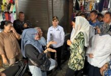Wakil Menteri Perdagangan Tinjau Harga Bahan Pokok di Pasar Raya Mojosari Mojokerto