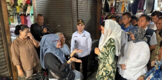 Wakil Menteri Perdagangan Tinjau Harga Bahan Pokok di Pasar Raya Mojosari Mojokerto