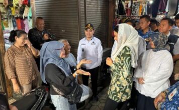 Wakil Menteri Perdagangan Tinjau Harga Bahan Pokok di Pasar Raya Mojosari Mojokerto