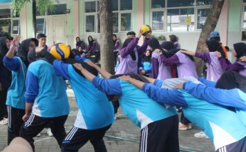 Permainan Gobak Sodor Diminati Siswa SMAN 1 Kutorejo Dalam Class Meeting Akhir Semester