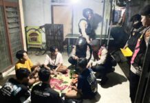 Mabuk Miras di Angkringan Malam Hari, 9 Orang Digiring ke Polres Mojokerto Kota