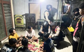 Mabuk Miras di Angkringan Malam Hari, 9 Orang Digiring ke Polres Mojokerto Kota