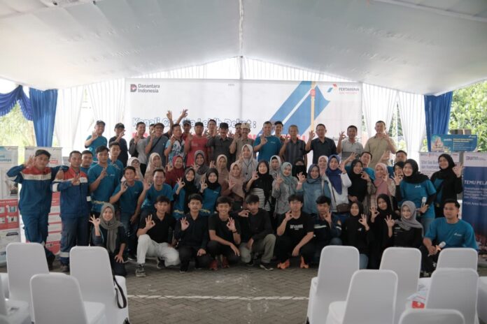 PGN Bojonegoro menggelar edukasi keselamatan penggunaan gas bumi bagi pelanggan rumah tangga di Perumahan Graha Indah, Desa Tambakrigadung, Kecamatan Tikung, Kabupaten Lamongan, Jawa Timur, Sabtu (24/1/2026).