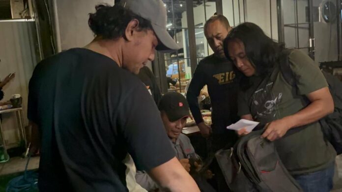 69b6495d2459d-polisi-melakukan-ott-oknum-wartawan-mojokerto_jatim