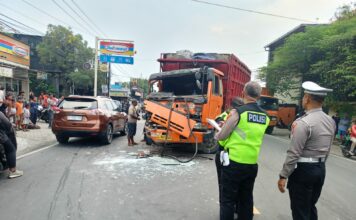Tabrakan Berantai Empat Kendaraan di Bangsal Mojokerto