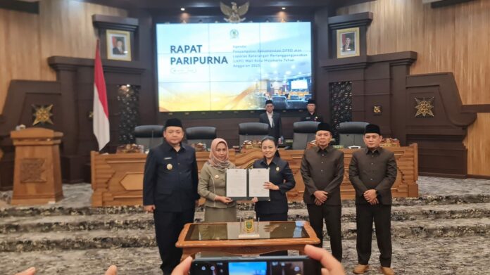 Rapat paripurna penyampaian rekomendasi atas Laporan Keterangan Pertanggungjawaban (LKPJ) Wali Kota Mojokerto Tahun Anggaran 2025, Rabu (8/4/2026), di ruang rapat Gedung DPRD Kota Mojokerto.