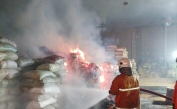 Bara Rokok Diduga Picu Kebakaran Tempat Usaha di Pungging Mojokerto