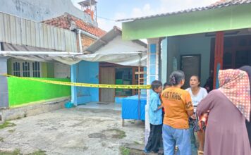 Peristiwa kekerasan dalam rumah tangga terjadi di Dusun Sumbertempur, Desa Sumbergirang, Kecamatan Puri, Kabupaten Mojokerto, Jawa Timur, Rabu (6/1/2026) pagi.