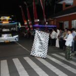 Bupati Al Barra memberangkatkan 374 jamaah haji Kloter 64 asal Kabupaten Mojokerto menuju Asrama Haji Sukolilo Surabaya.