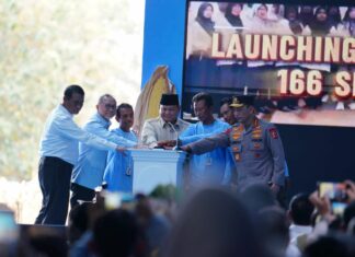 Kapolri Sampaikan Aspirasi Petani ke Presiden Prabowo Kapolri Jenderal Listyo Sigit Prabowo menyerap dan menyampaikan langsung aspirasi dari para petani kepada Presiden Prabowo Subianto