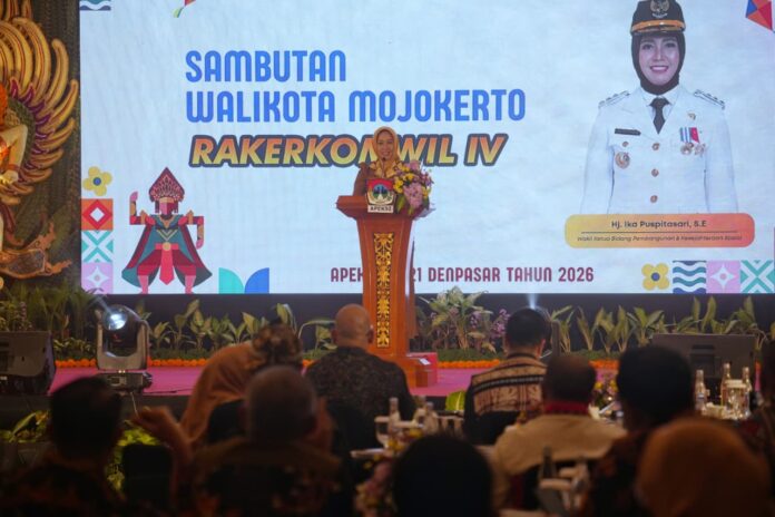 ning-ita-buka-raker-apeksi-bali-bahas-pppk.jpg Wali Kota Mojokerto Ning Ita berpidato membuka Raker Komwil IV APEKSI di Bali membahas pengangkatan PPPK daerah.