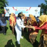 Ika Puspitasri di upacara Hardiknas 2026 Mojokerto