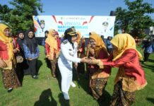 Ika Puspitasri di upacara Hardiknas 2026 Mojokerto