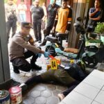 penemuan pria meninggal di hotel tegalsari mojokerto saat evakuasi oleh petugas