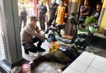 penemuan pria meninggal di hotel tegalsari mojokerto saat evakuasi oleh petugas