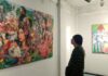 Pengunjung melihat pameran lukisan “JAMAN SEMONO” karya 16 perupa Surabaya di Galeri Prabangkara Taman Budaya Jawa Timur