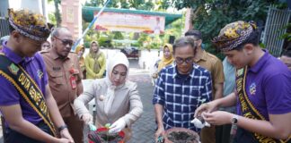 Ika Puspitasari cabenisasi Mojokerto tanam cabai Kampung KB Meri pengendalian inflasi