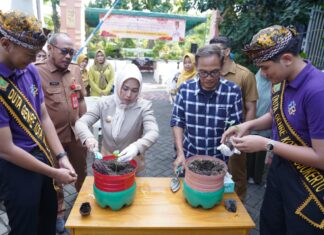 Ika Puspitasari cabenisasi Mojokerto tanam cabai Kampung KB Meri pengendalian inflasi