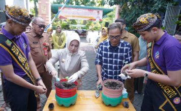 Ika Puspitasari cabenisasi Mojokerto tanam cabai Kampung KB Meri pengendalian inflasi