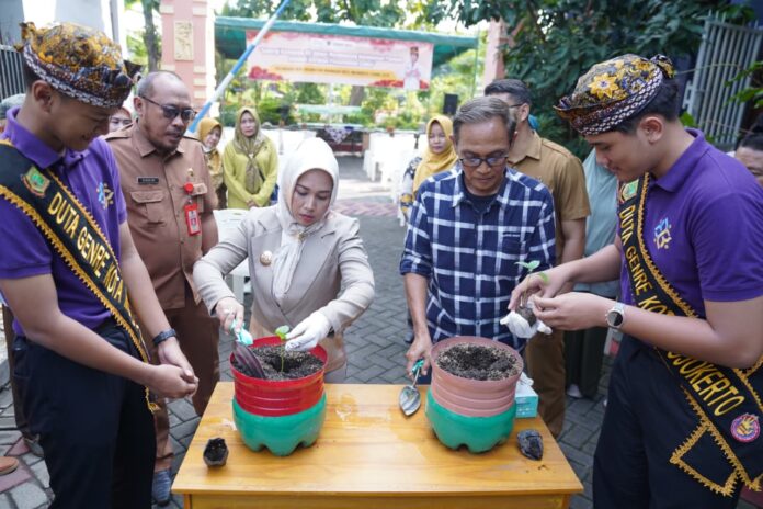 Ika Puspitasari cabenisasi Mojokerto tanam cabai Kampung KB Meri pengendalian inflasi