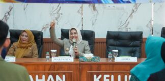 Ika Puspitasari sosialisasi sadar hukum Mojokerto Kadarkum Kelurahan Meri