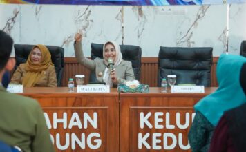 Ika Puspitasari sosialisasi sadar hukum Mojokerto Kadarkum Kelurahan Meri