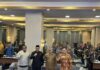 Wakil Bupati Mojokerto foto bersama peserta pelatihan desa wisata